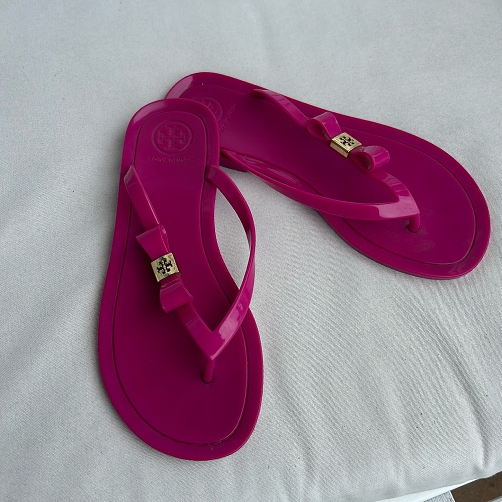 COPY - Tory Burch flip flops